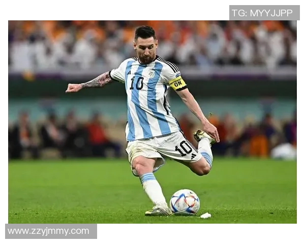 真实再现足球巨星风采的精致蜡像展览吸引球迷热烈关注